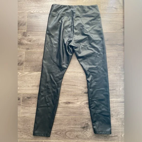 RW&CO black high rise faux leather leggings - Picture 3 of 10